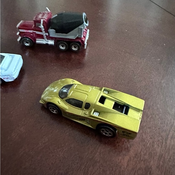 6 Vintage 80's Matchbox & Hot Wheels Diecast Vehicles - Picture 6 of 10